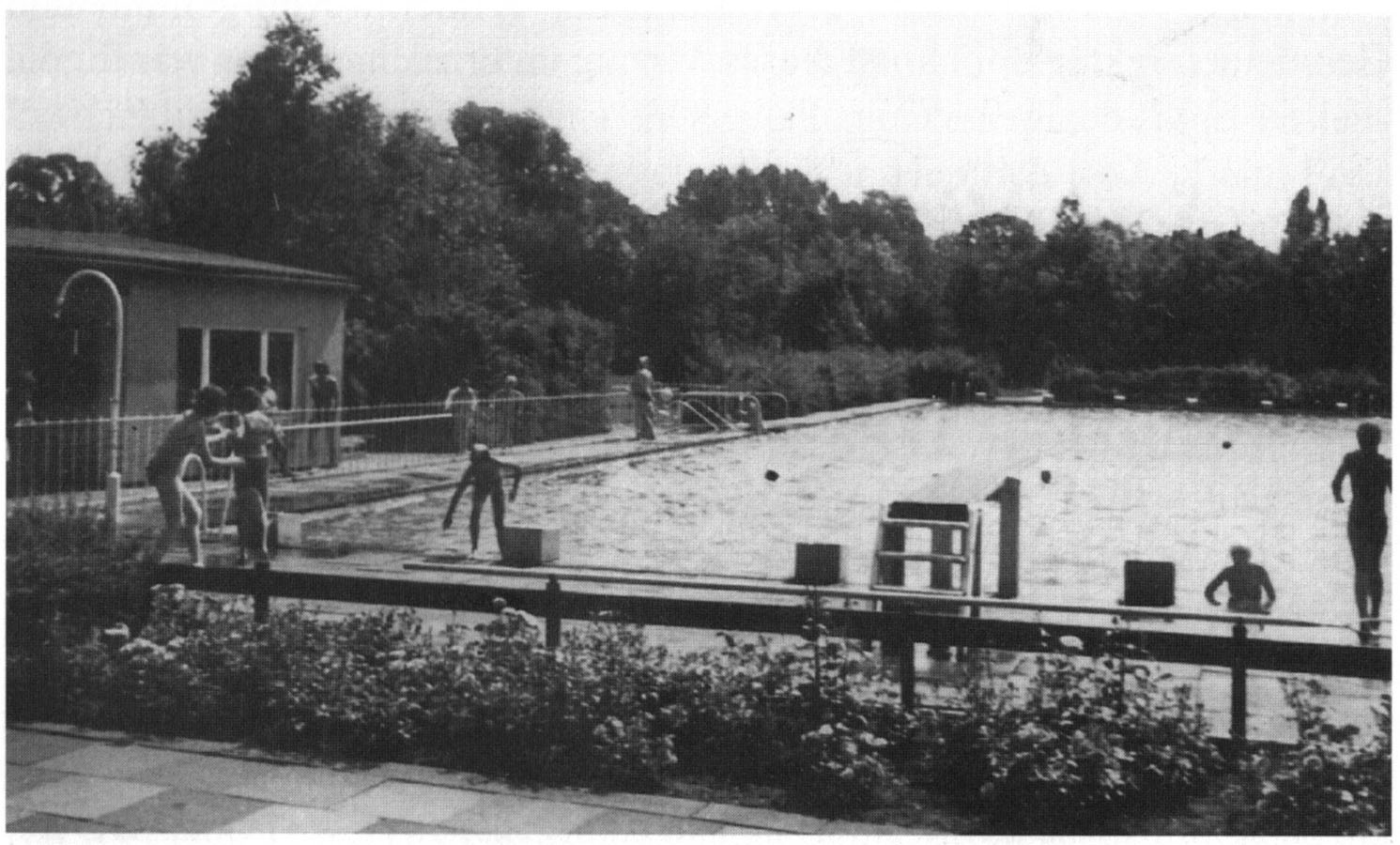 Das vom TSV Loccum betriebene und renovierte Freibad im Jahre 1954.